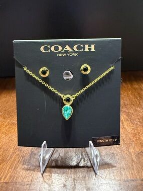New COACH Open Circle Green Necklace And Pear Earrings Set Logo